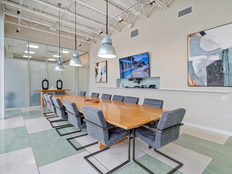 More Photos Of 2404 Hollywood Blvd, Hollywood Loft Creative Space For Lease