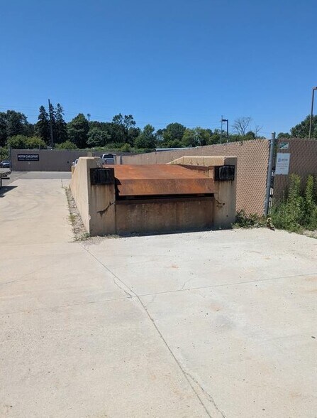 More Photos Of 12801 Silver Lake Rd, Brighton Manufacturing For Sale