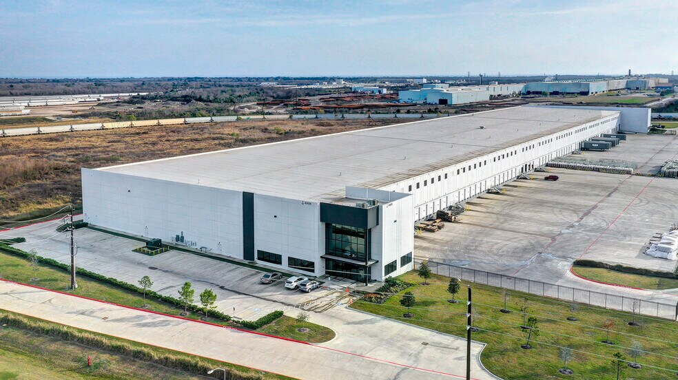 More Photos Of 4908 Borusan Rd, Baytown Distribution For Lease