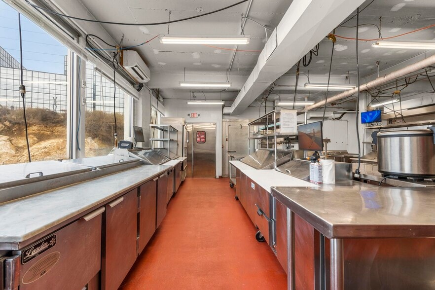 More Photos Of 207 Greenwich Ave, Stamford Showroom For Sale