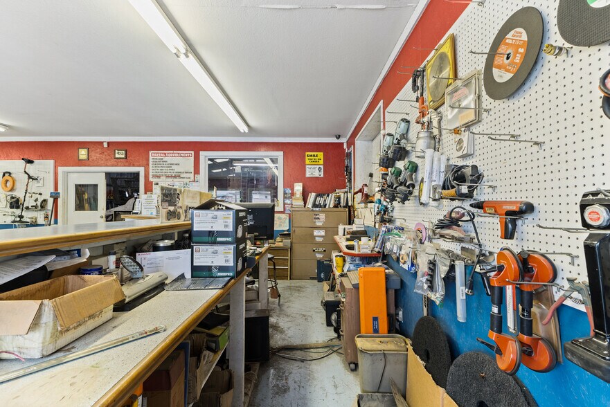 More Photos Of 17645 Blanco Rd, San Antonio General Retail For Sale