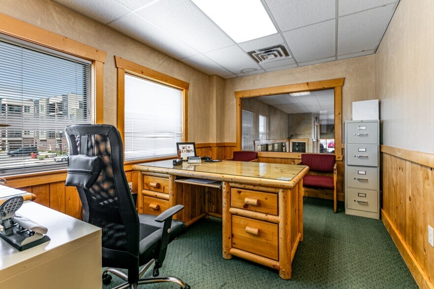 More Photos Of 562 S State St, Clearfield Auto Dealership For Sale