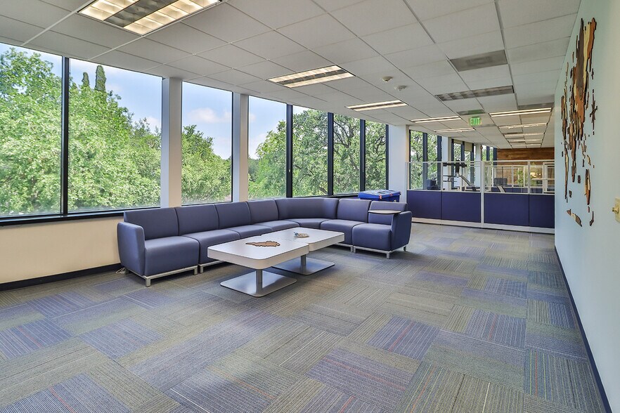 More Photos Of 17323 Ventura Blvd, Encino Office For Lease