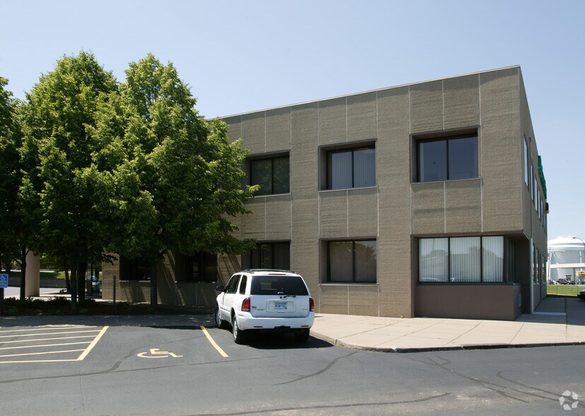 More Photos Of 1320 S Frontage Rd, Hastings Office For Lease