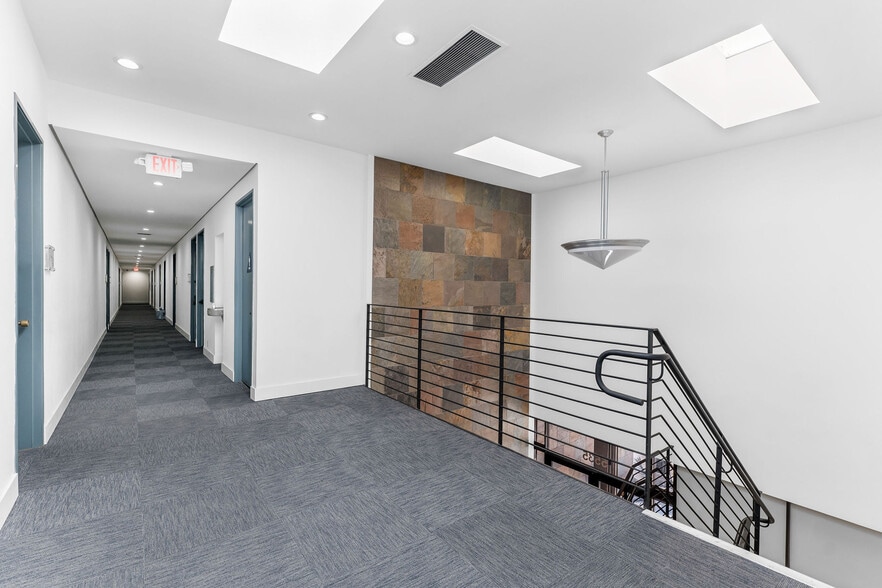 More Photos Of 5535-5551 Balboa Blvd, Encino Loft Creative Space For Lease