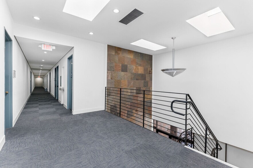 More Photos Of 5535-5551 Balboa Blvd, Encino Loft Creative Space For Lease