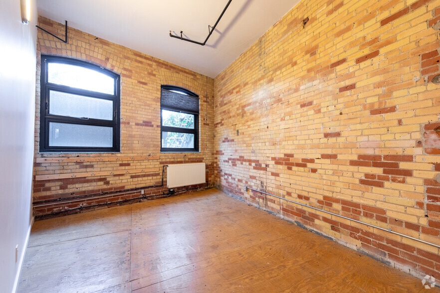 More Photos Of 2480 Dundas St W, Toronto Apartments For Sale