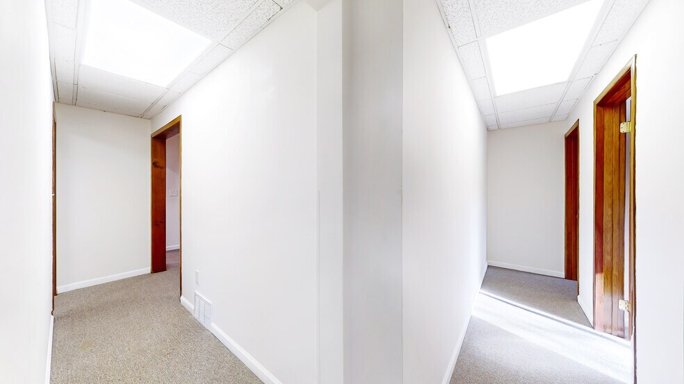 More Photos Of 220 Silver Lake Rd, Dingmans Ferry Office For Sale