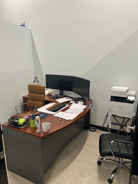 More Photos Of 2324 Jacaman Rd, Laredo Storefront Retail Office For Lease