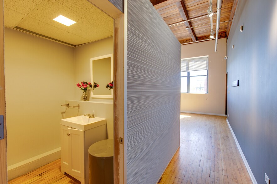 More Photos Of 1000 N Halsted St, Chicago Loft Creative Space For Lease