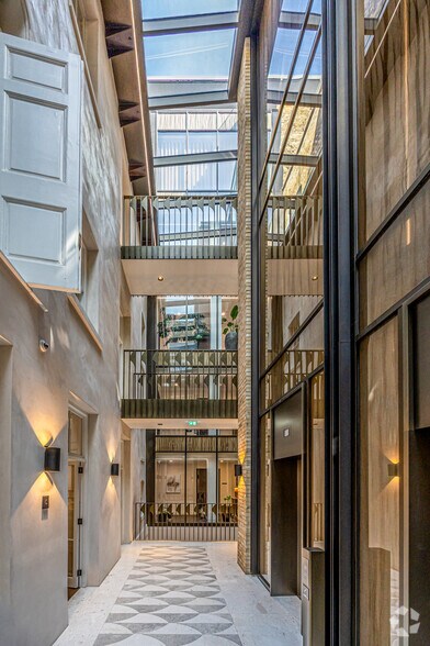 More Photos Of 75 Grosvenor St, London Coworking Space