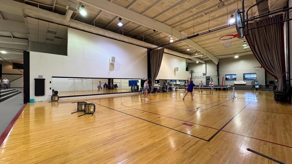 More Photos Of 5133 Darrow Rd, Hudson Health Club For Sale
