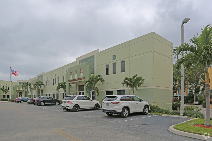 More Photos Of 1200 S Rogers Cir, Boca Raton Warehouse For Lease