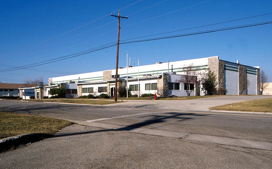 Primary Photo Of 160 Donald Dr, Fairfield Manufacturing For Sale