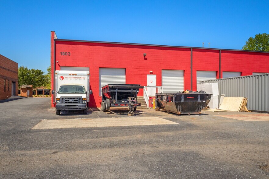 More Photos Of 1803 Associates Ln, Charlotte Showroom For Lease