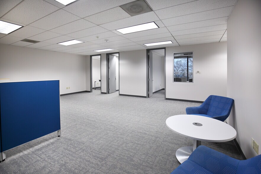 More Photos Of 1901 N State Highway 360, Grand Prairie Office For Lease