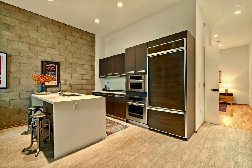 More Photos Of 631 N Larchmont Blvd, Los Angeles Office Residential For Sale