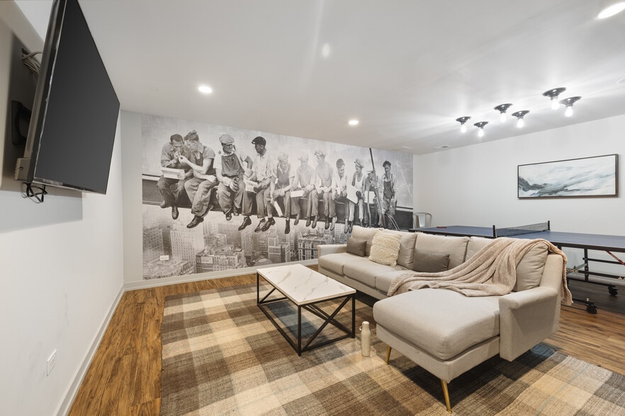 More Photos Of 2521 N Halsted St, Chicago Apartments For Lease