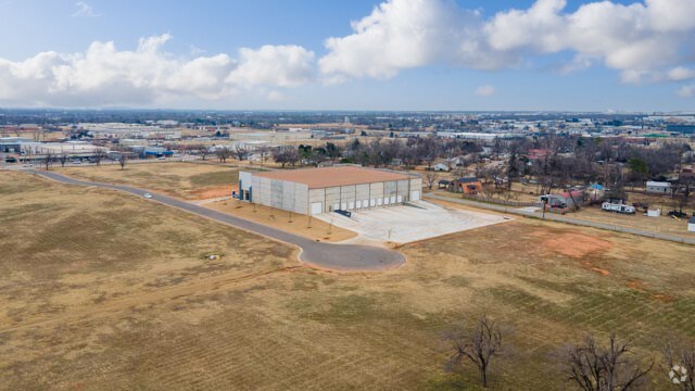 More Photos Of 4700 SW 25th Cir, Oklahoma City Warehouse For Lease