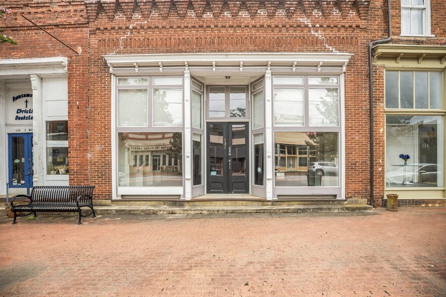 More Photos Of 132 S Main St, Warrenton Storefront For Sale