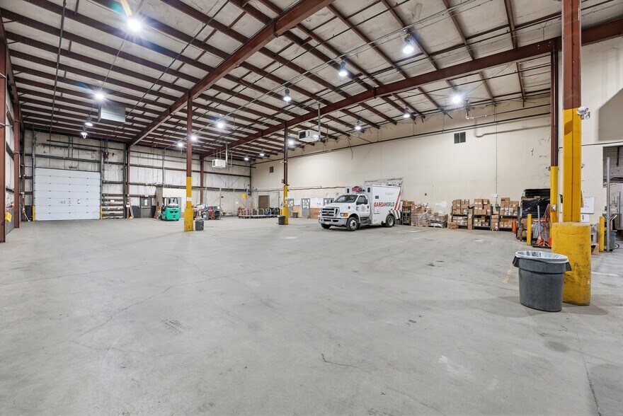 More Photos Of 95 Fisk Ave, Springfield Warehouse For Lease