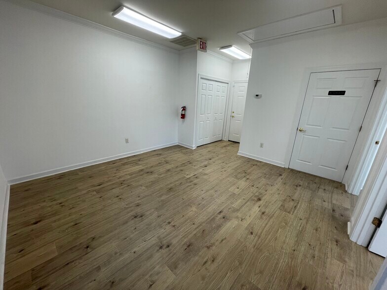 More Photos Of 111 Windel Dr, Raleigh Office Residential For Sale