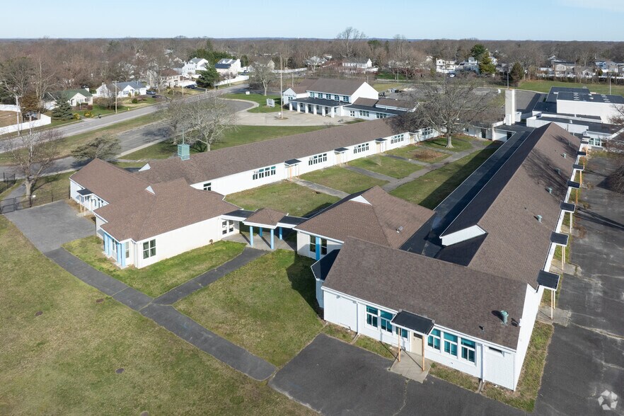 More Photos Of 65 Gatelot Ave, Ronkonkoma Schools For Sale