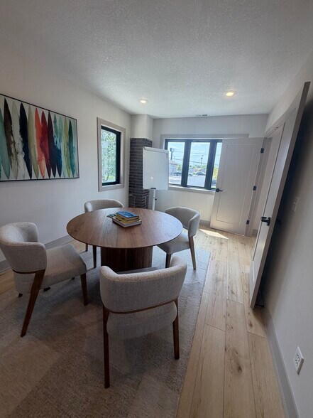 More Photos Of 2009 Buchanan St, North Kansas City Office Residential For Lease