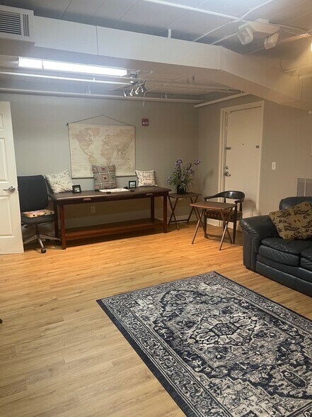 More Photos Of 95 S Main St, Memphis Storefront Retail Office For Lease