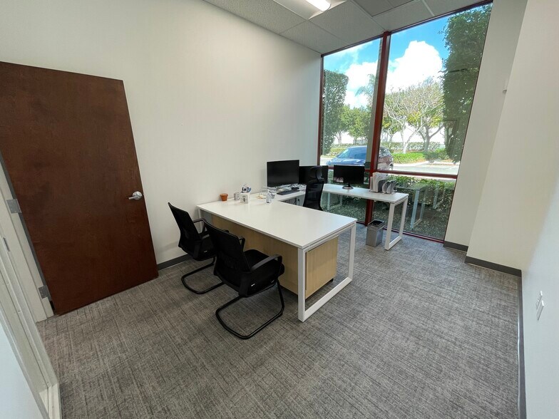 More Photos Of 3001-3045 N Commerce Pky, Miramar Office For Lease