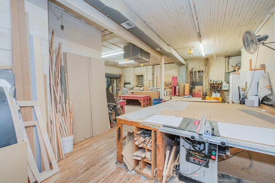 More Photos Of 1944-1952 Richmond Terrace, Staten Island Showroom For Lease