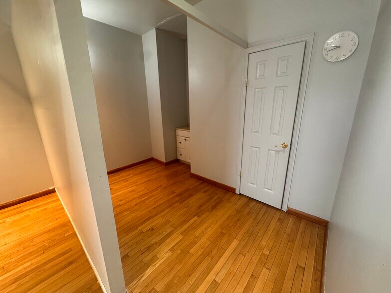 More Photos Of 36-15 164th St, Flushing Storefront Retail Office For Lease