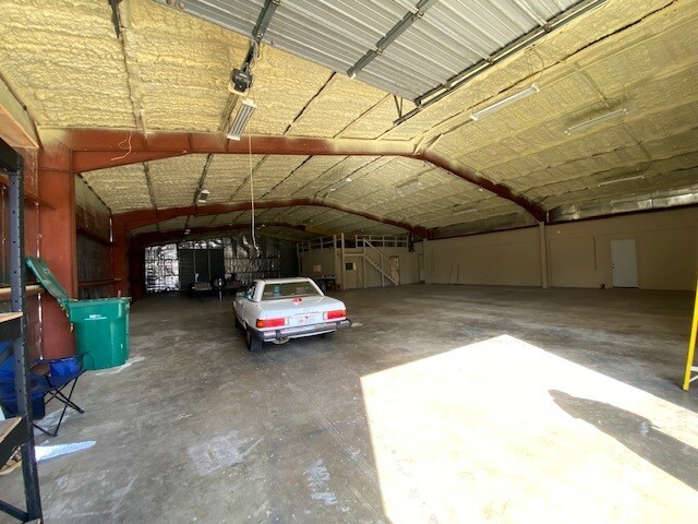 More Photos Of 1501 Dupont, Orange Warehouse For Lease