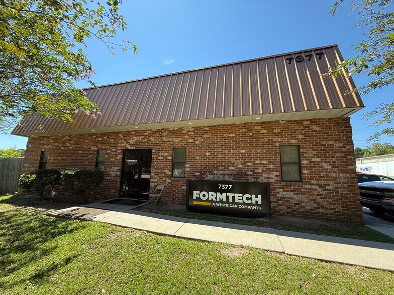 More Photos Of 7377 Peppermill Ln, North Charleston Warehouse For Lease