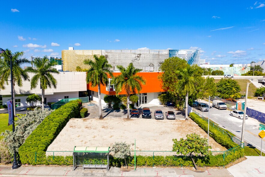 More Photos Of 3620 NE Miami Pl, Miami General Retail For Sale