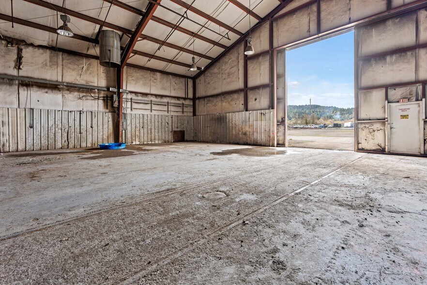 More Photos Of 934 S Main St, Willits Manufacturing For Lease