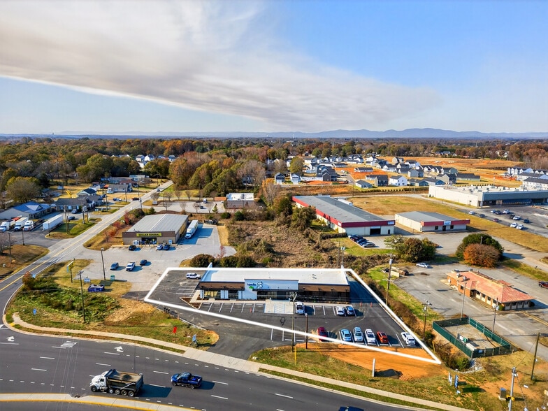 More Photos Of 201-229 Charlotte Hwy, Lyman Unknown For Lease