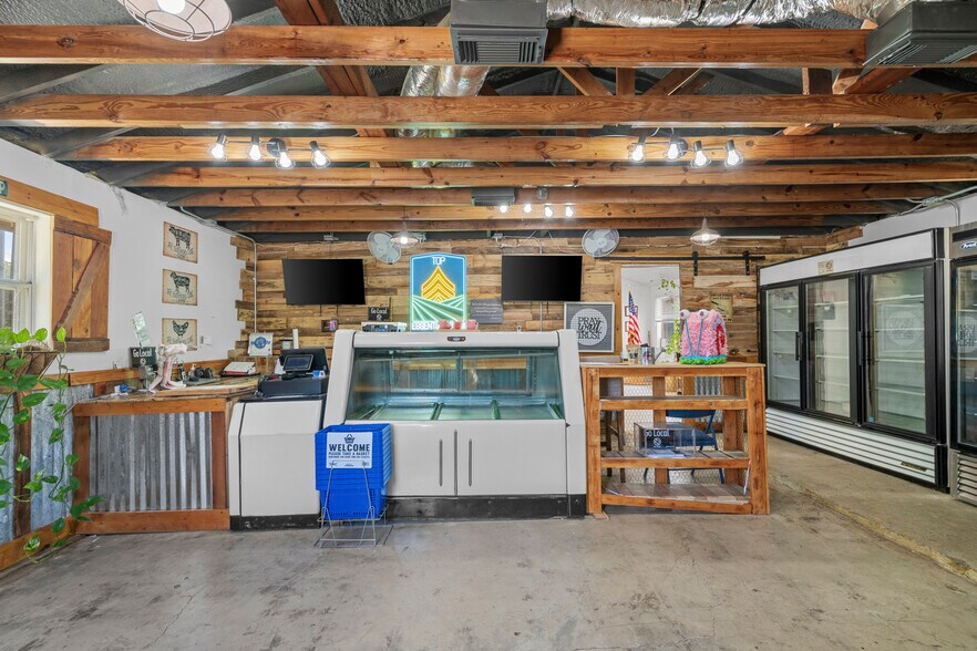 More Photos Of 9772 FM 1696 Rd, Bedias Storefront For Sale