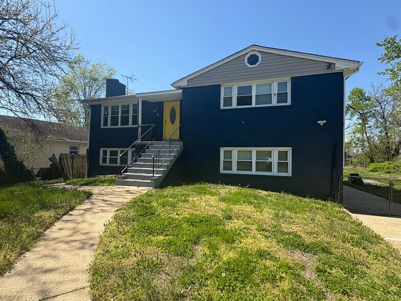 Primary Photo Of 7205 Livingston Rd, Oxon Hill Office Residential For Sale