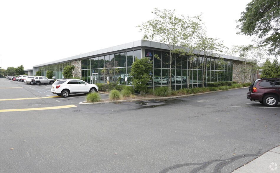 Primary Photo Of 1324 Motor Pky, Hauppauge Medical For Lease