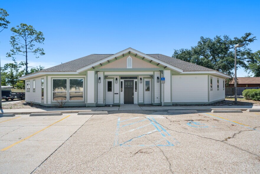 Primary Photo Of 2567 Huntcliff Ln, Panama City Medical For Lease