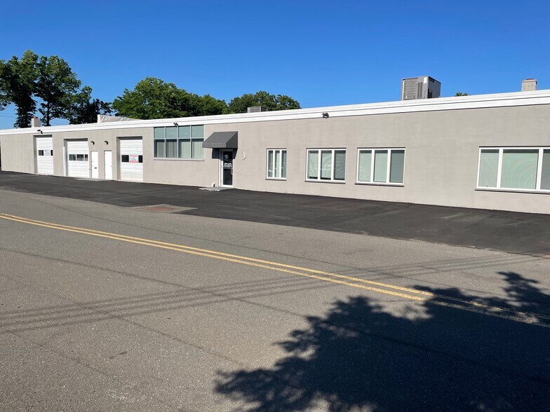 More Photos Of 465 W Main St, Wyckoff Warehouse For Lease