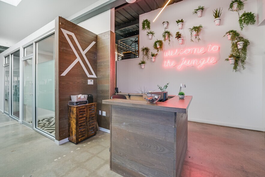 More Photos Of 5323 Levander Loop, Austin Office For Sale