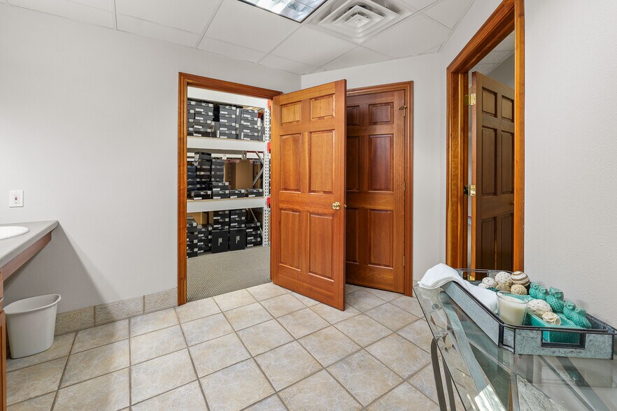 More Photos Of 1828 Park Ave, New Holstein Light Distribution For Sale