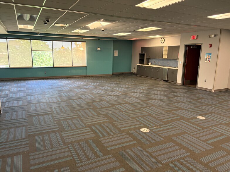More Photos Of 8650 College Blvd, Overland Park Office For Lease