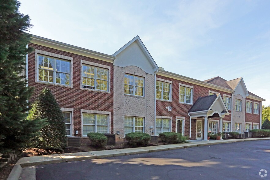 More Photos Of 5816 Creedmoor Rd, Raleigh Office For Lease