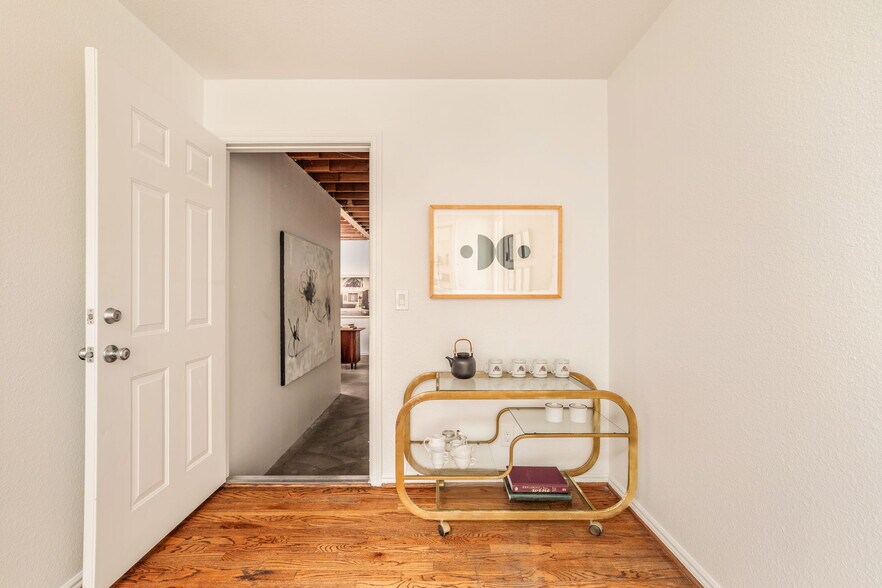 More Photos Of 121 N Avenue 59, Los Angeles Office Residential For Sale