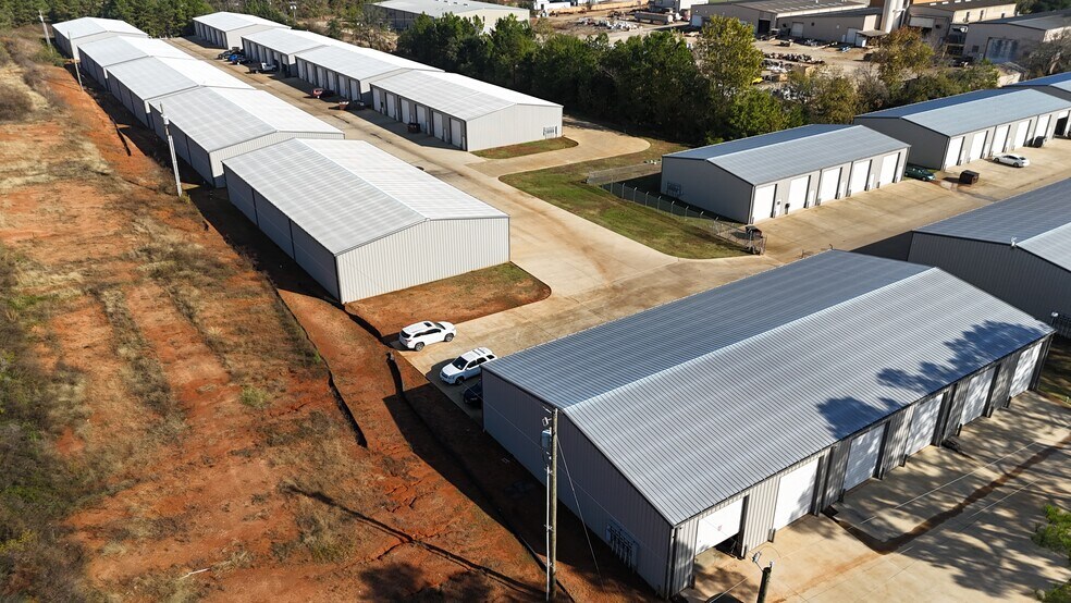 More Photos Of 4097 US Highway 271, Tyler Warehouse For Lease