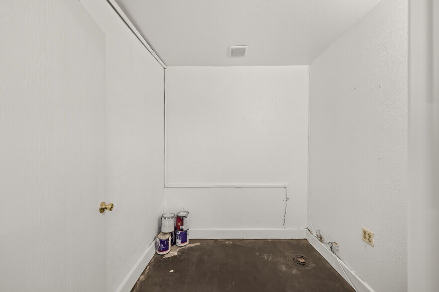 More Photos Of 240 Airpark Rd, Atwater Warehouse For Lease