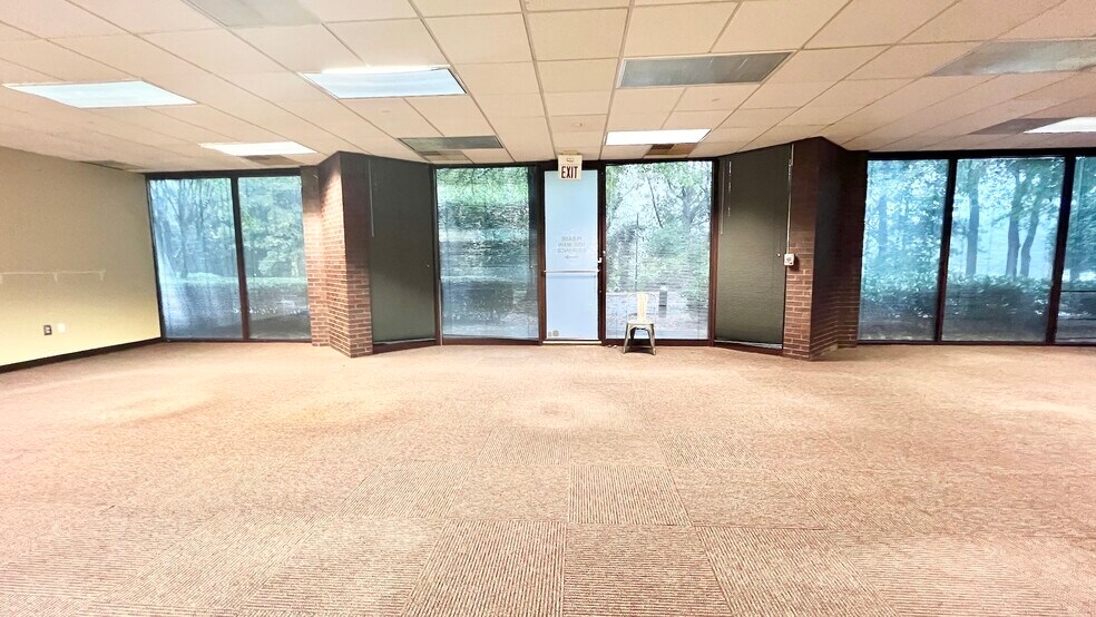 More Photos Of 8800 Roswell Rd, Sandy Springs Office For Sale